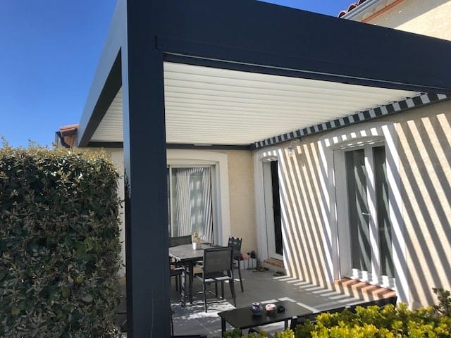 PERGOLA BIOCLIMATIQUE AVEC LEDS INTEGREES