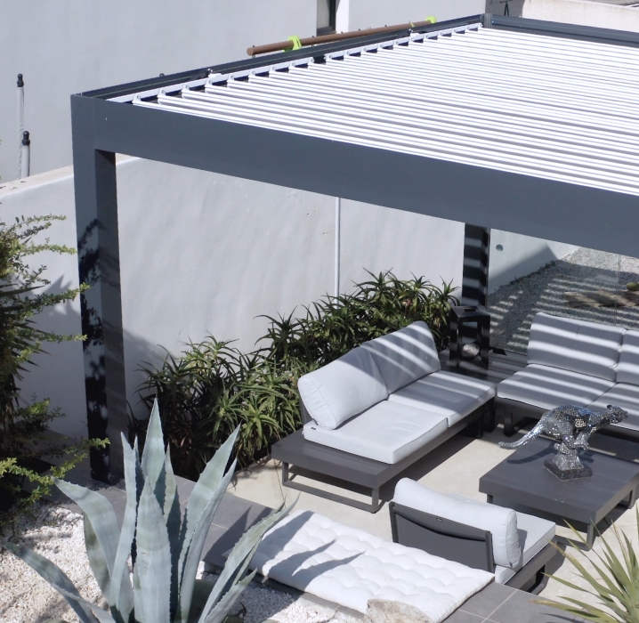 Pergola Bioclimatique ALU vue terrasse