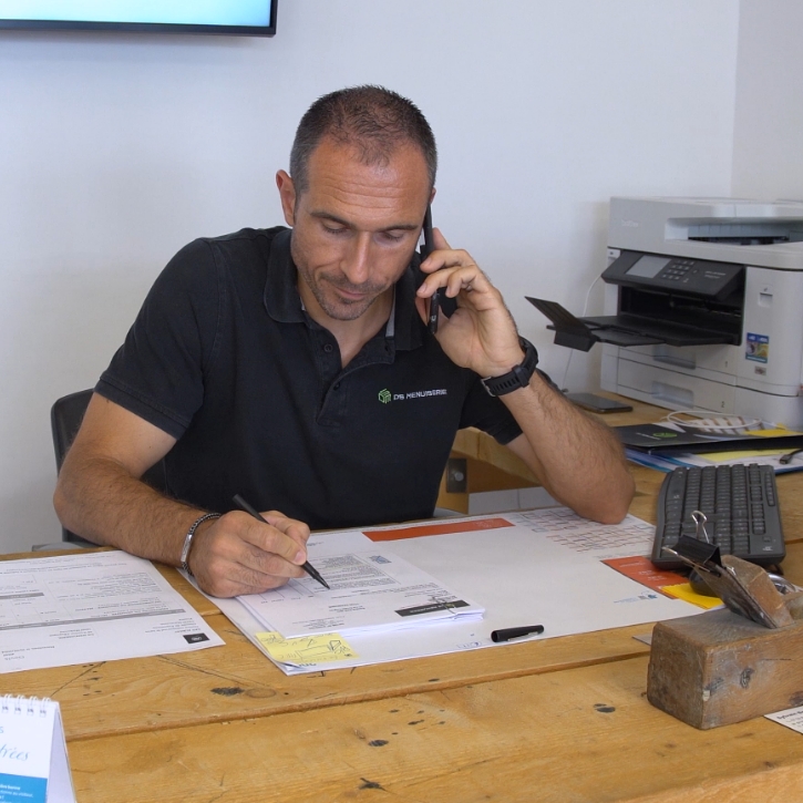 Opérateur DS Menuiserie Téléphone support