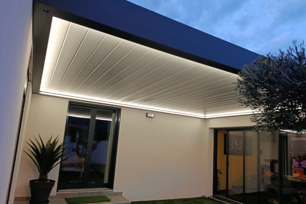 Pergola alu éclairée